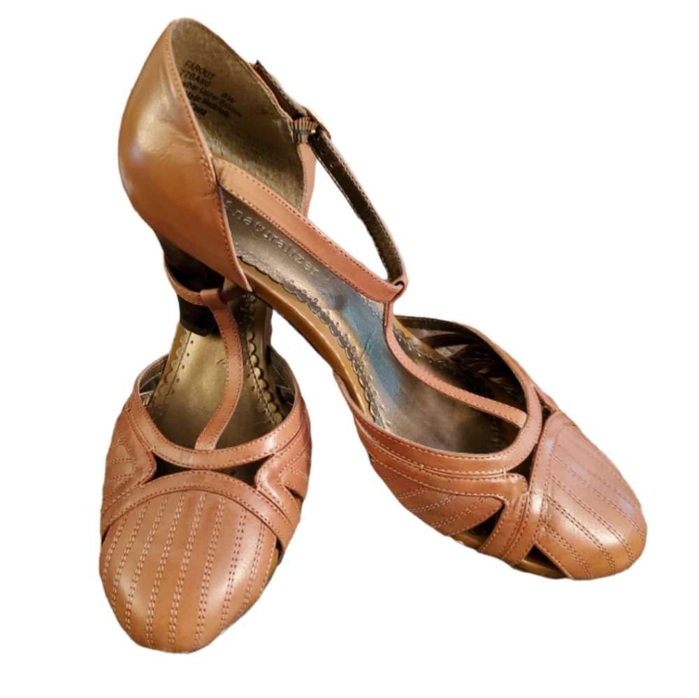 Naturalizer Leather closed toe chunky sandals camel tan 8W Farout 4" heel